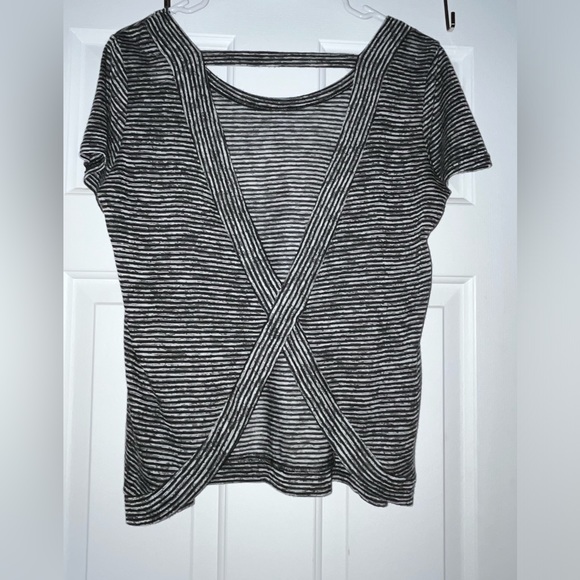 BKE Women’s Black/Gray Striped Shirt with Open Back - Medium - Picture 3 of 7